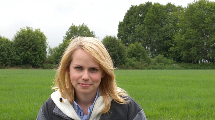 Yara-stipendiat Tove Sundgren har deltatt i et forskningsprosjekt i regi av Biforsk Øst Apelsvoll, og har undersøkt om økende N-gjødsling kan kompensere for økende grad av jordpakning. Hun er nå nytilsatt ved Bioforsk Øst Apelsvoll.